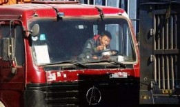 吃瓜最新事件爆料卡车,吃瓜群众惊呼不已！